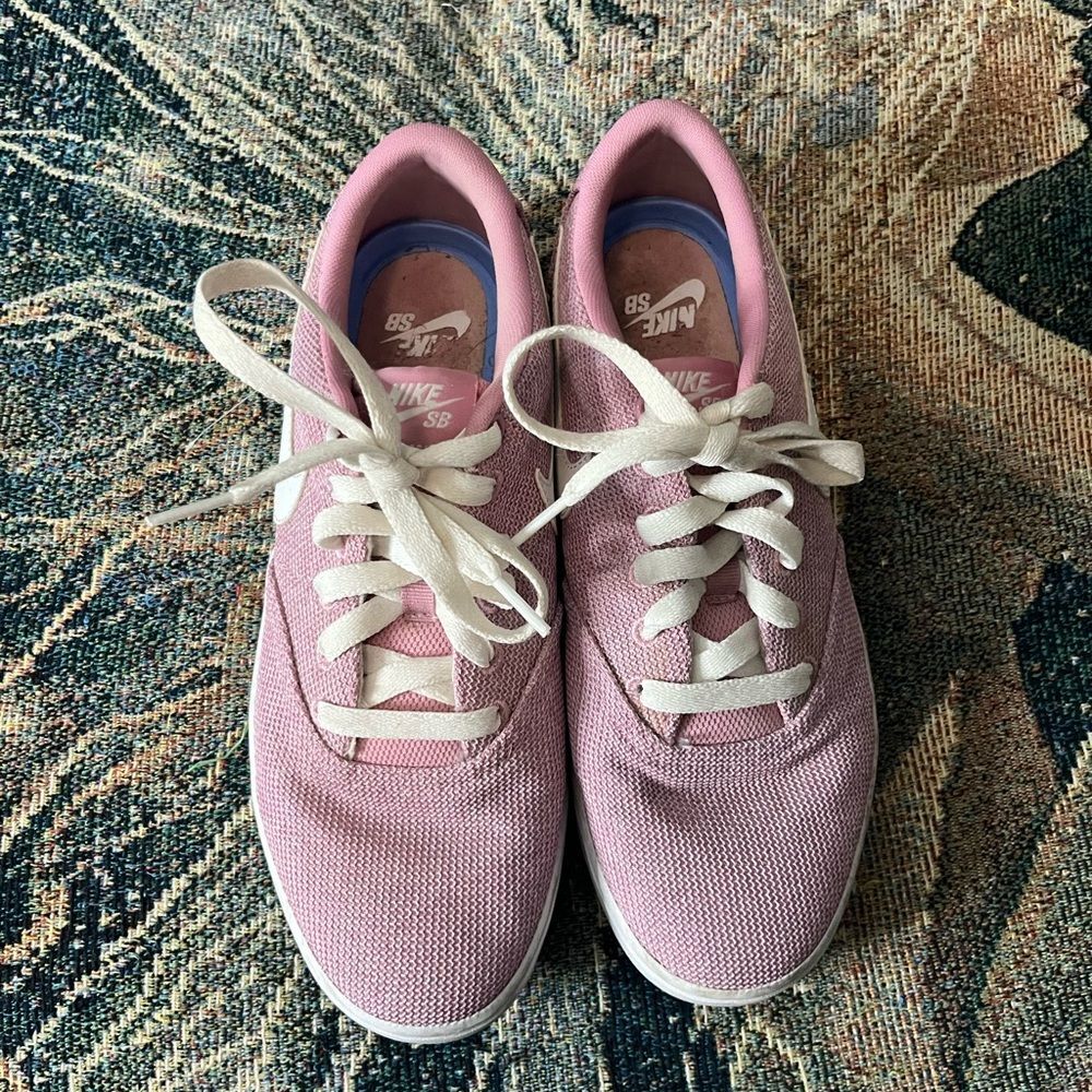Nike Pink Suede Sneakers 9 Nike SB Check Solarsoft Canvas 877164-601 Pink Foam